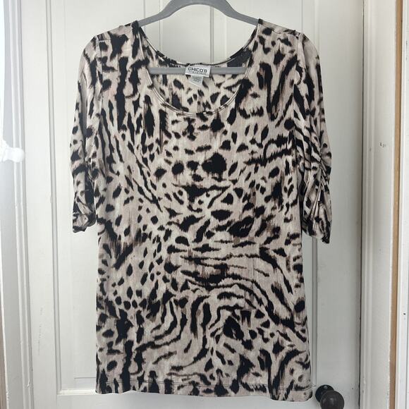 Chico's Tops - Chicos Travelers 2 Leopard Short Sleeve Top Size 2 Slinky knit Roundneck